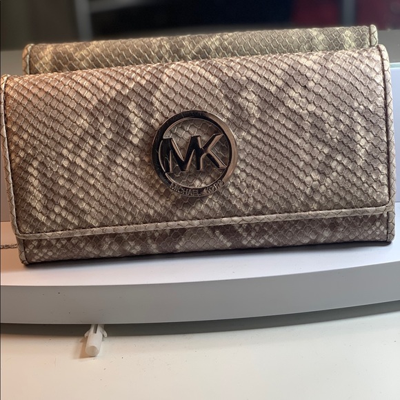 Michael Kors Handbags - Michael kors wallet